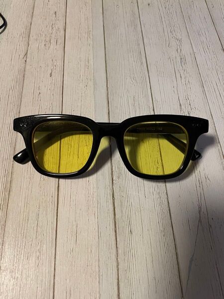 ブラックフレーム イエローレンズサングラス