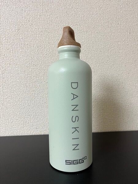 非売品 SIGG×DANSKIN 水筒 アルミボトル ペールグリーン ノースフェイス アウトドア ヨガ