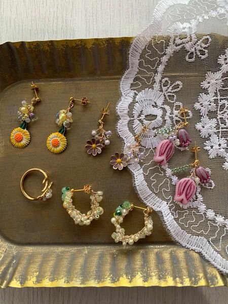 ハンドメイドピアスとリングの5点セット ゴールド ピアス アクセサリー