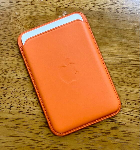 Apple iPhone レザーウォレット MagSafe オレンジ 探す機能対応