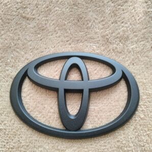 トヨタ 純正シンボルエンブレム マットブラック