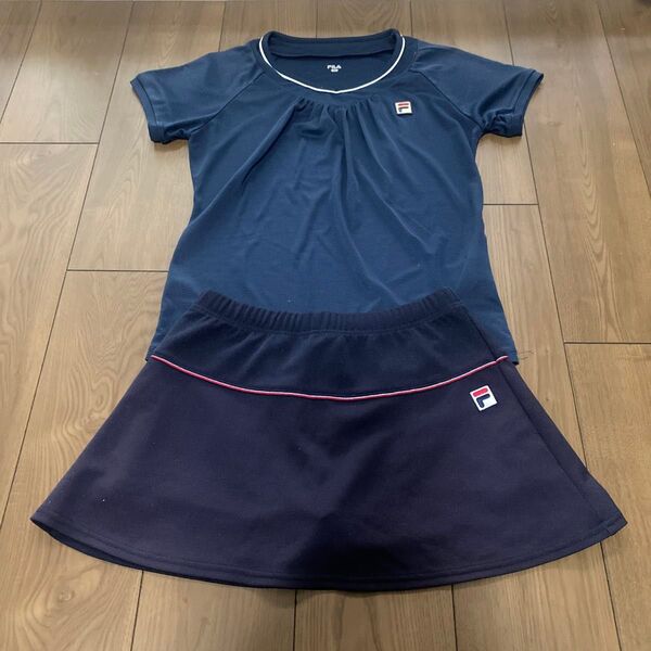 FILA 胸元ギャザーが素敵なゲームシャツ&赤のラメラインがポイントなスコート