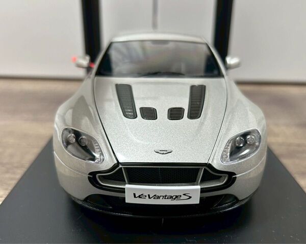 AUTOart Aston Martin V12 Vantage アストンマーティン ヴァンテージ 1/18 オートアート
