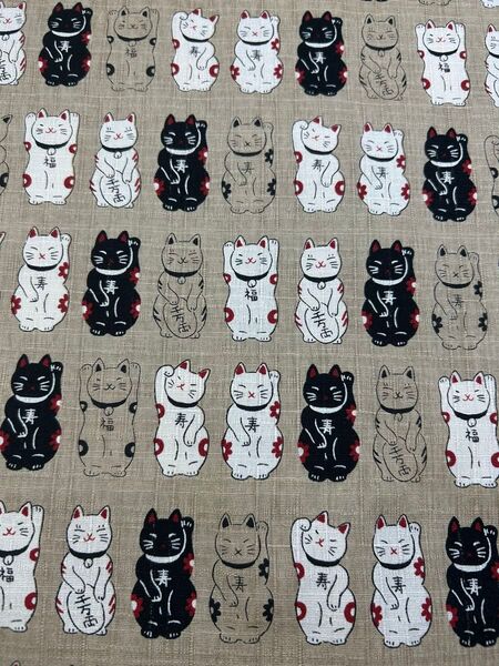 生地 ハギレ 布地 ベージュ地 招き猫柄 ☆おまけハギレ付き☆