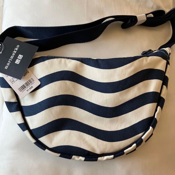 【新品未使用】ユニクロ マリメッコ ショルダーバッグ タグ付き バッグ ラウンドミニショルダーバッグ Marimekko ネイビー
