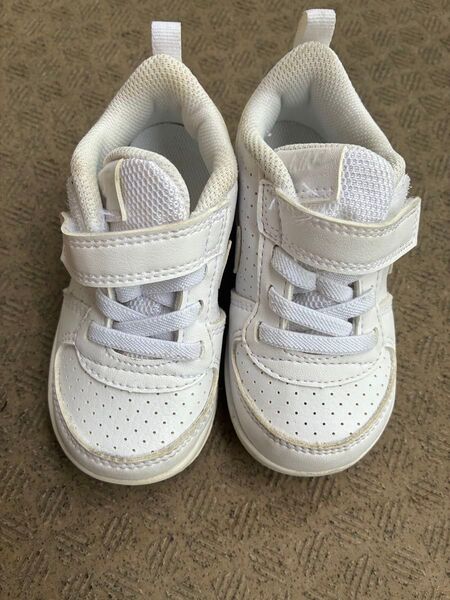 NIKE スニーカー ホワイト子供 女の子男の子 運動靴 白
