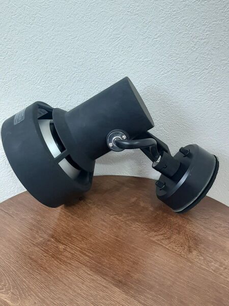 23年製AU93170 コイズミ 防雨型スポットライト屋外ビーム球電球色付き
