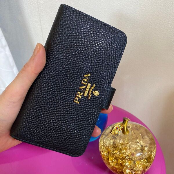 美品 プラダ手帳型携帯ケース X