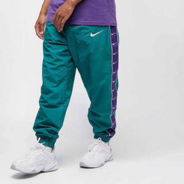 ナイキ NIKE トラックパンツ グリーン サイドロゴ入り ナイロンパンツ ウーブンパンツ ジョガーパンツ