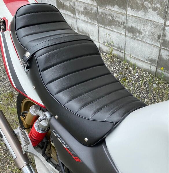 おひとつのみ!限定価格!cb400sf タックロールシート nc39 nc42 高級革