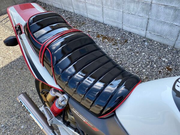 おひとつのみ!限定価格!cb400sf タックロールシート nc39 nc42