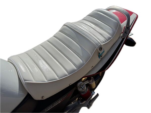 おひとつのみ!限定価格!cb400sf タックロールシート nc39 nc42