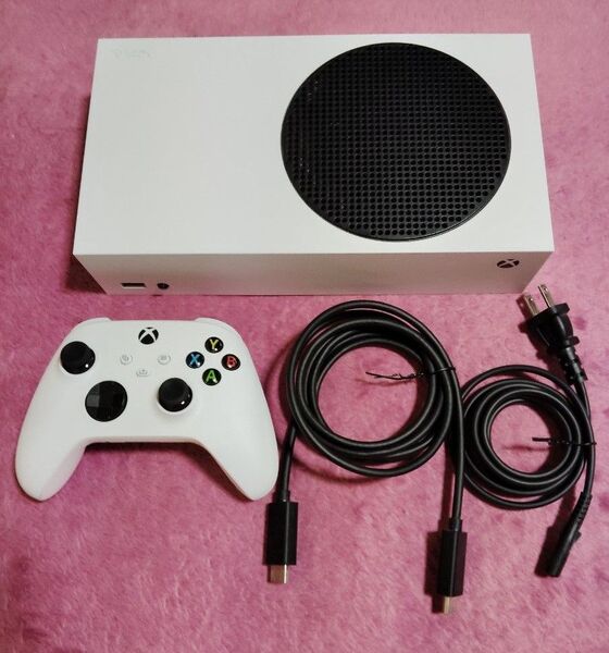 Xbox Series S 【外箱難あり】