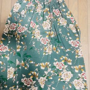 エージープラスロングスカート 美品 フリーサイズ 緑花柄 ウェストゴム