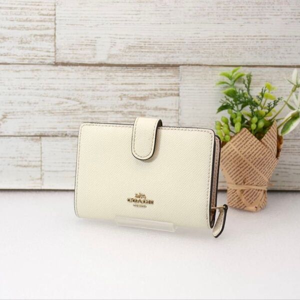 【良品】coach ホワイト ウォレット 合成皮革 二つ折り財布