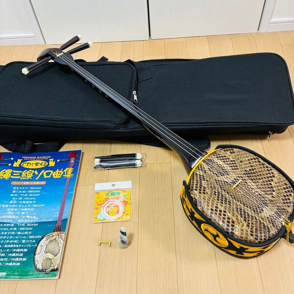 沖縄三線 本皮 蛇皮 強化張り ソフトケース付 初心者 三味線 黒塗