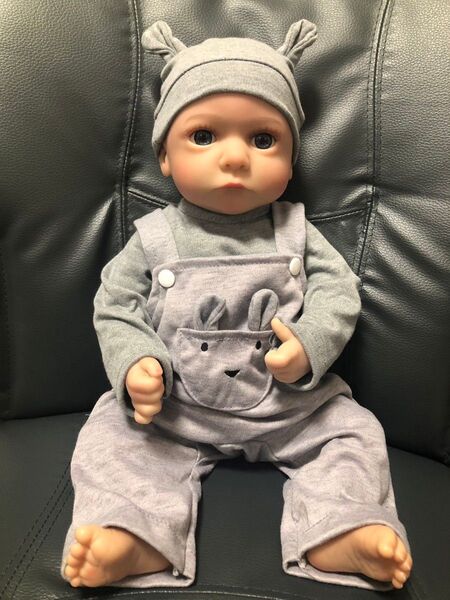 リボーンドール 約42cm グレーの服の赤ちゃん 女の子