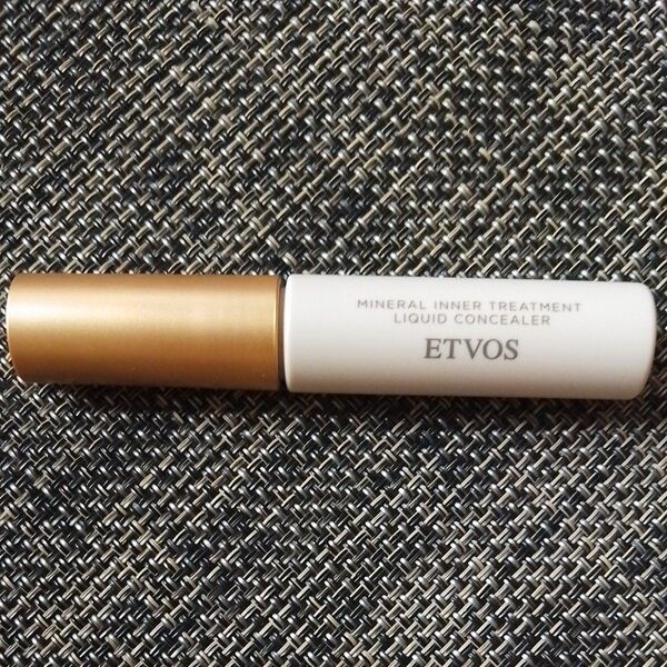 ETVOS ミネラルトリートメントリキッドコンシーラー イエローベージュ エトヴォス