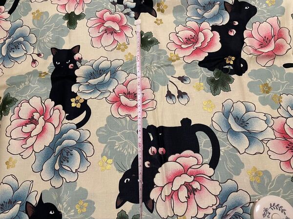 黒猫と牡丹柄 1m シーチング生地