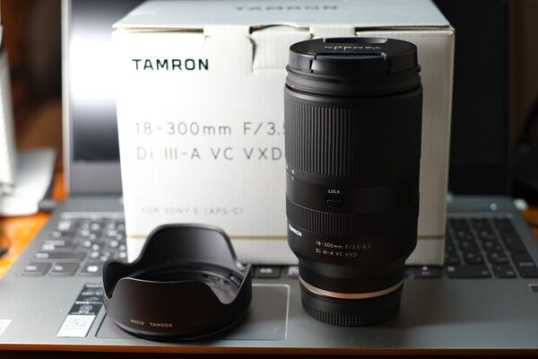 TAMRON 18-300mm F/3.5-6.3 Di III-A VC VXD レンズ (SONY Eマウント)