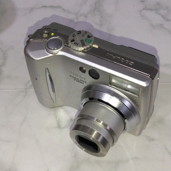 Nikon COOLPIX 7900