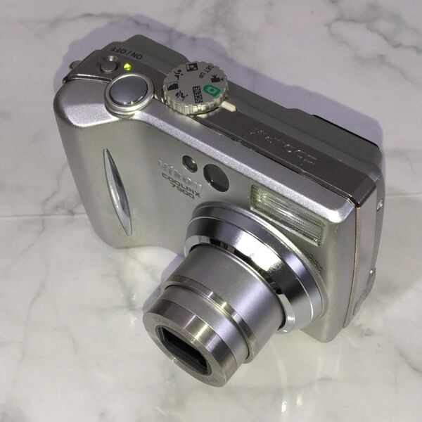 Nikon COOLPIX 7900
