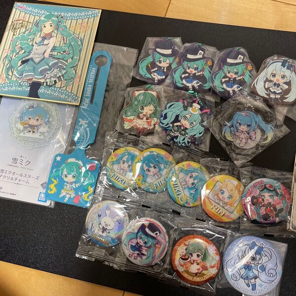 初音ミク マジカルミライ 詰め合わせ 雪ミク 缶バッジ ラバーキーホルダー アクリルスタンド 色紙 アクリルキーチェーン