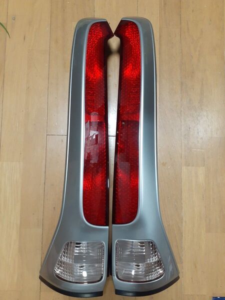 cc25セレナ 純正テールランプ 左右セット
