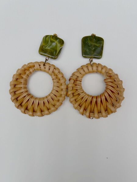 ラタン×グリーンマーブルピアス