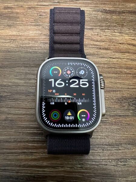 Apple Watch Ultra 2(GPS + Cellularモデル)- 49mmチタニウムケース