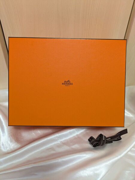 エルメス HERMES 空箱 541▲ 空き箱 保存箱 化粧箱 大きめ 大きい 箱のみ