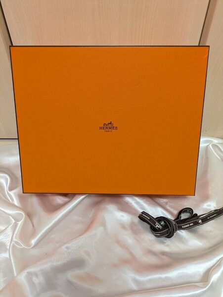 エルメス HERMES 空箱 1740□ 空き箱 化粧箱 保存箱 大きめ 大きい