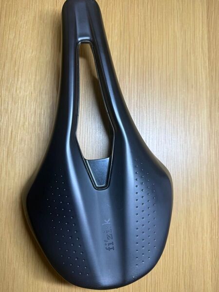 フィジーク fizik TEMPO ARGO R3 サドル 黒 150mm kiumレール