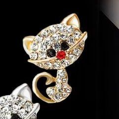 ブローチ 子猫 ネコ ねこ ゴールドカラー ジルコニア ラインストーン 小さい 可愛い かわいい アクセサリーピン