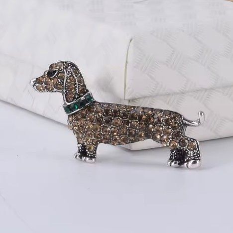 ブローチ ダックスフント 犬 イヌ いぬ ジルコニア ラインストーン 可愛い かわいい アクセサリーピン