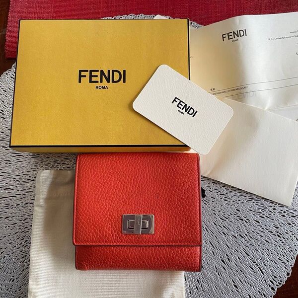 FENDI レザー ウォレット 二つ折り財布 ピーカブー オレンジ