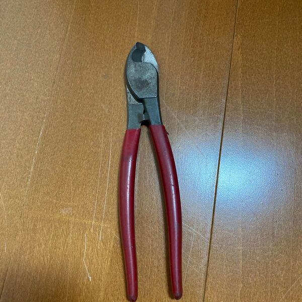 ケーブルカッター 工具