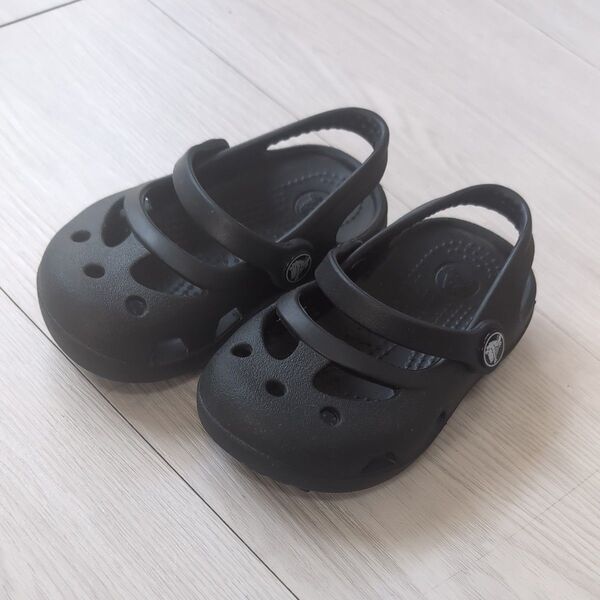 大特価 美品 試着のみ クロックス サンダル フラットシューズ 黒 水陸両用 12cm 11cm 10cm ベビー 1歳