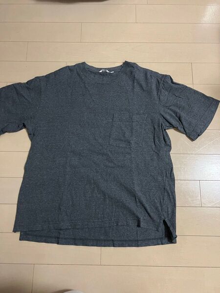 グレーTシャツ