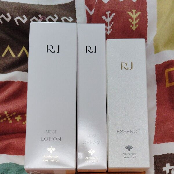 RJ 山田養蜂場MOIST LOTION、CREAM、ESSENCE 3点セット