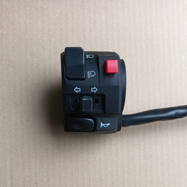 ヤマハ トリシティ125 左ハンドルスイッチ ハザード・パッシング