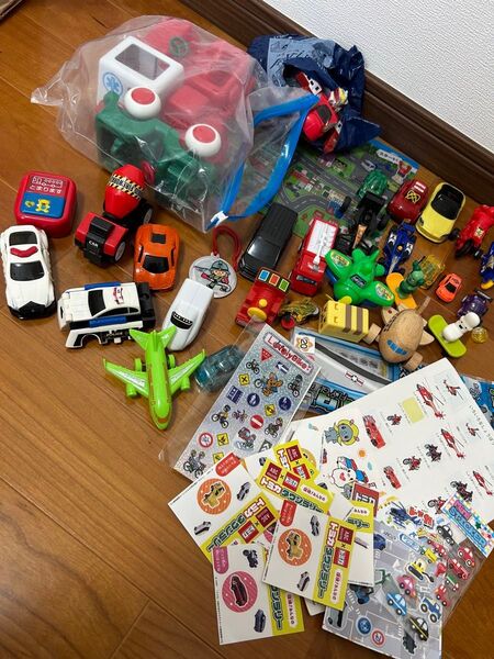 ミニカー 車 乗り物 男の子 おもちゃ 大量 セット 飛行機 シール 消防車 変身