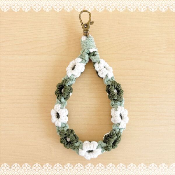 【即日発送!】落下防止 ハンドメイド スマホストラップ ハンドストラップ マクラメ 可愛い 花 フラワーストラップ