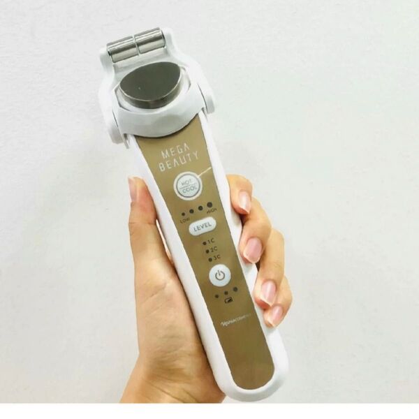 新入荷未使用未開封ナリス化粧品の美顔器、メガビューティー洗顔泡立てネット①付き