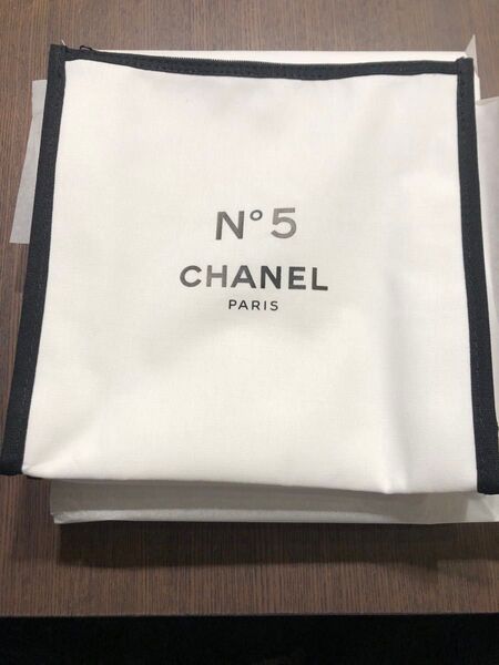 シャネル N°5 スクエア コスメポーチ ノベルティ ポーチ バッグ 黒白 CHANEL