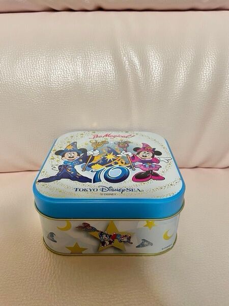東京ディズニーシー10周年 記念缶、ピンバッチ2個、キーホルダー
