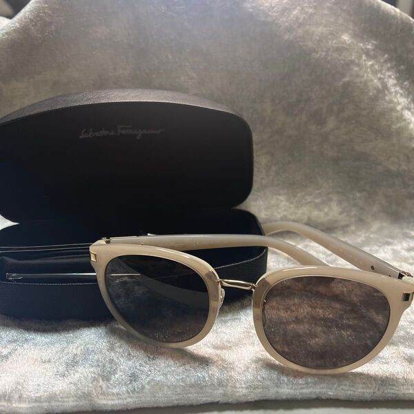 Salvatore Ferragamo サングラス ケース付き ベージュ系