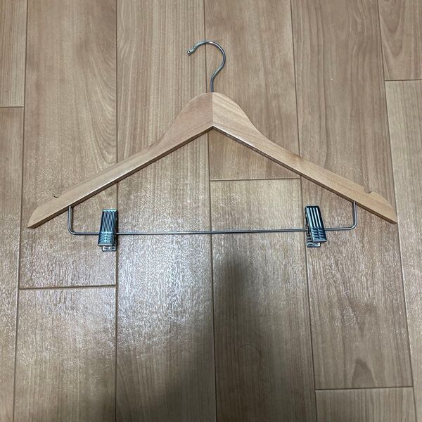 木製ハンガー