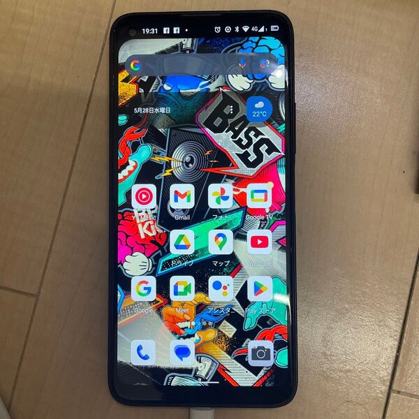 OUKITEL C21Pro. SIMカード2枚入る見たいですが試した事はありません。カメラカバーは取れます。