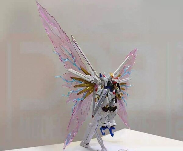 HG マイティーストライクフリーダム用 光の翼+ アクションベース